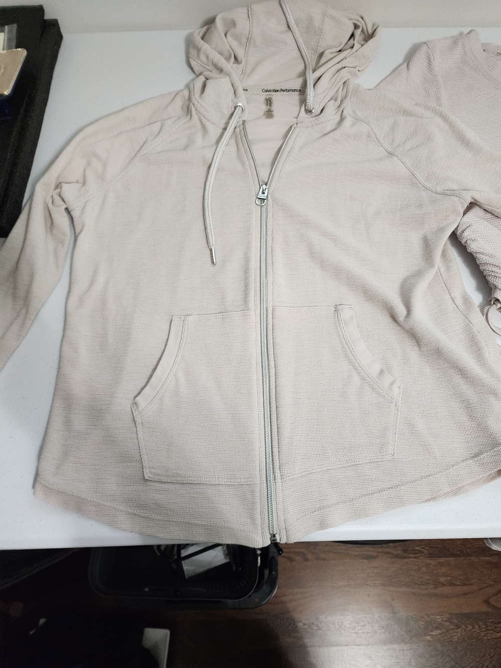 Calvin Klein Women's Light Beige Crop Pants & Shorts, Zippered Hoodie and 2 Tops - Picture 4 of 10